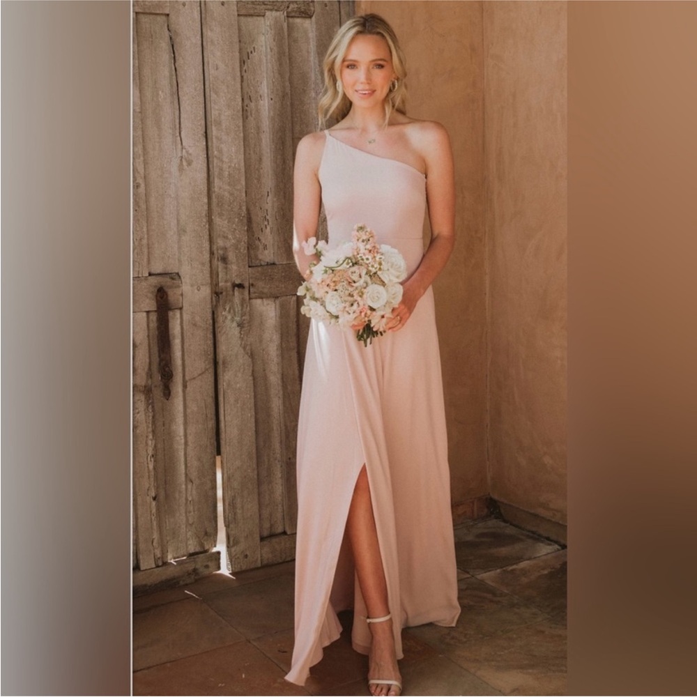 Show Me Your MuMu Shannon One Shoulder Bridesmaid Dress in Dusty Blush Crisp